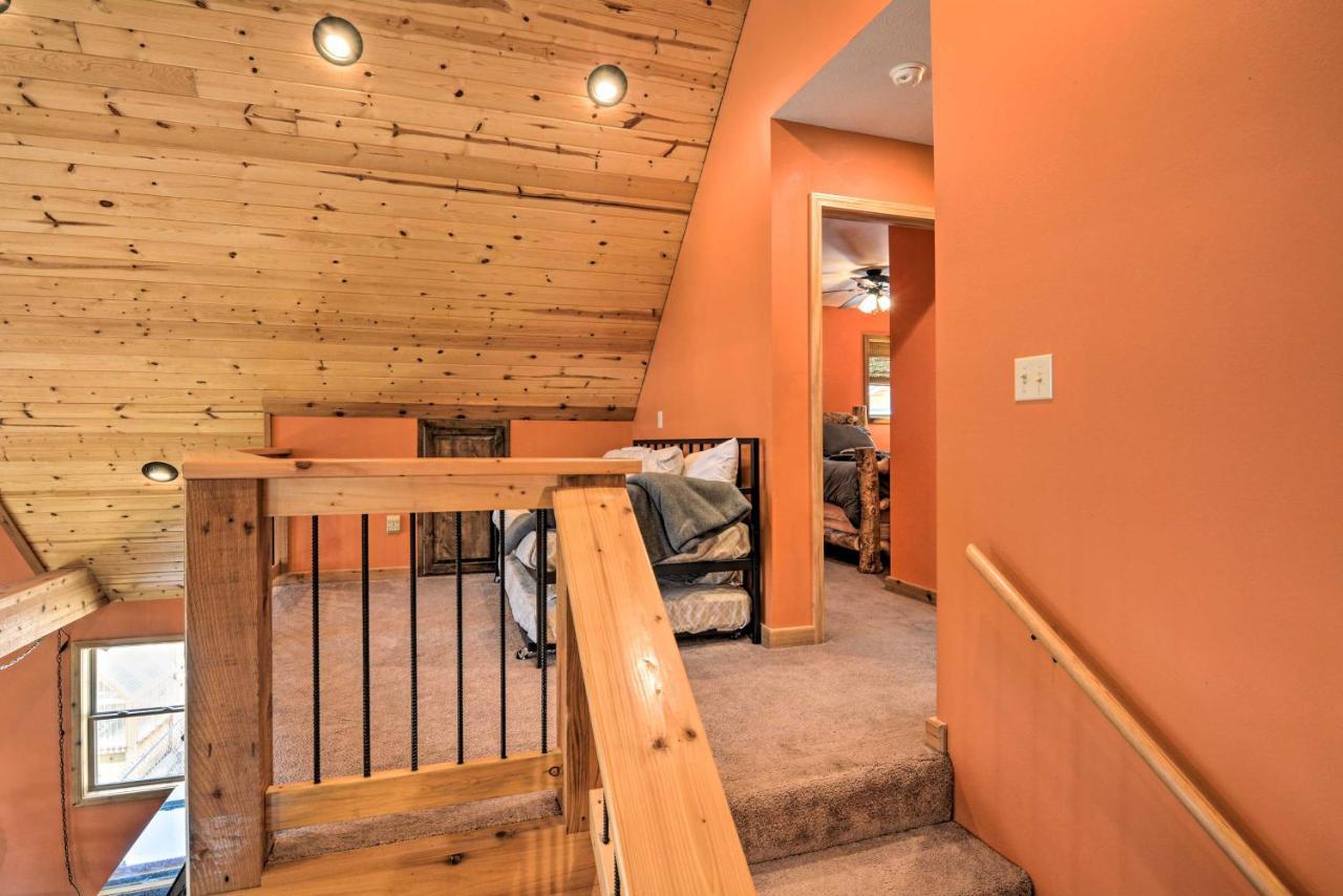 Spacious Log Cabin With Fire Pit And Game Room! Eureka Springs Exterior photo
